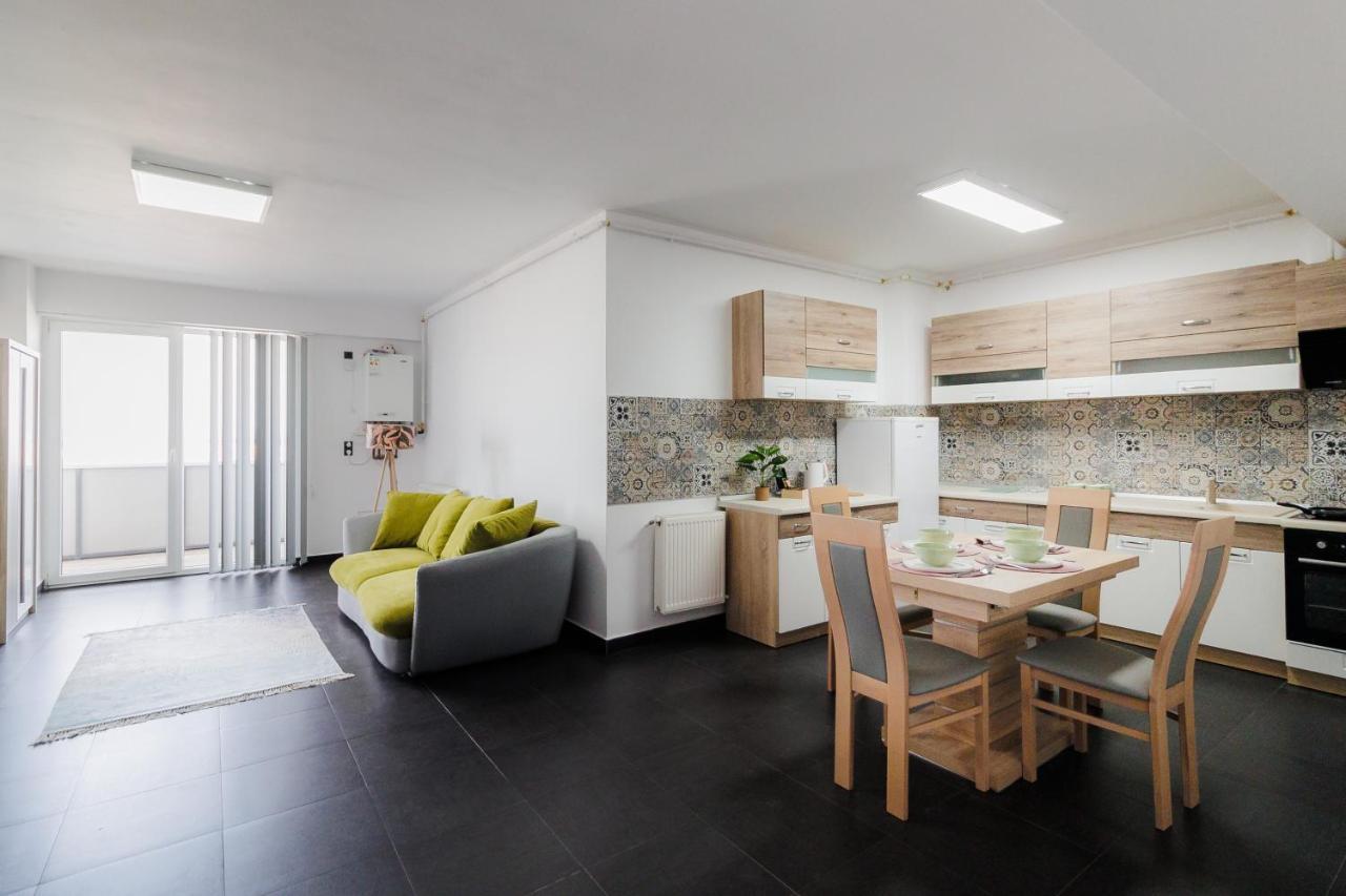 Plaza Apartment Satu Mare Exterior foto